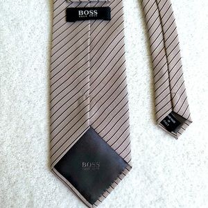 Mens Hugo Boss Tie- 100% Silk- Made in Italy- Purple stitching with grey tones